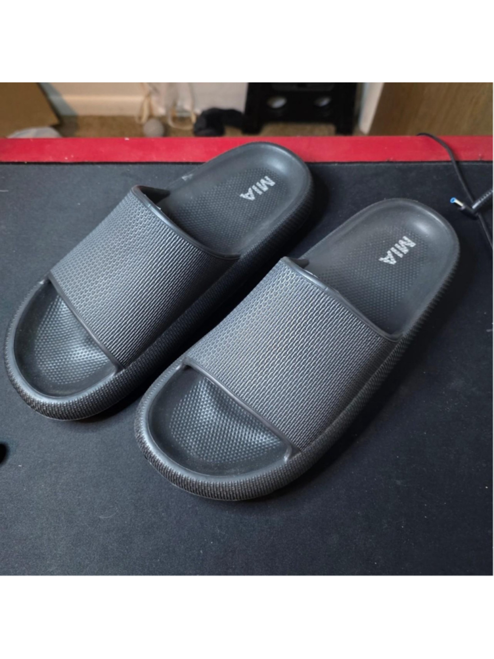 MIA black slides with textured surface #slides #comfort